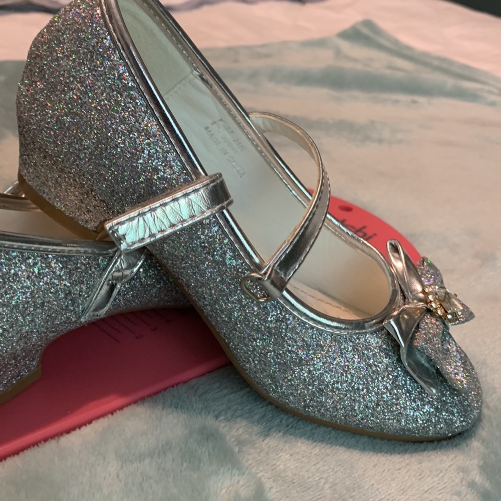 Size 2 princess shoes silver glitter generous size small heal Furdeour Brand